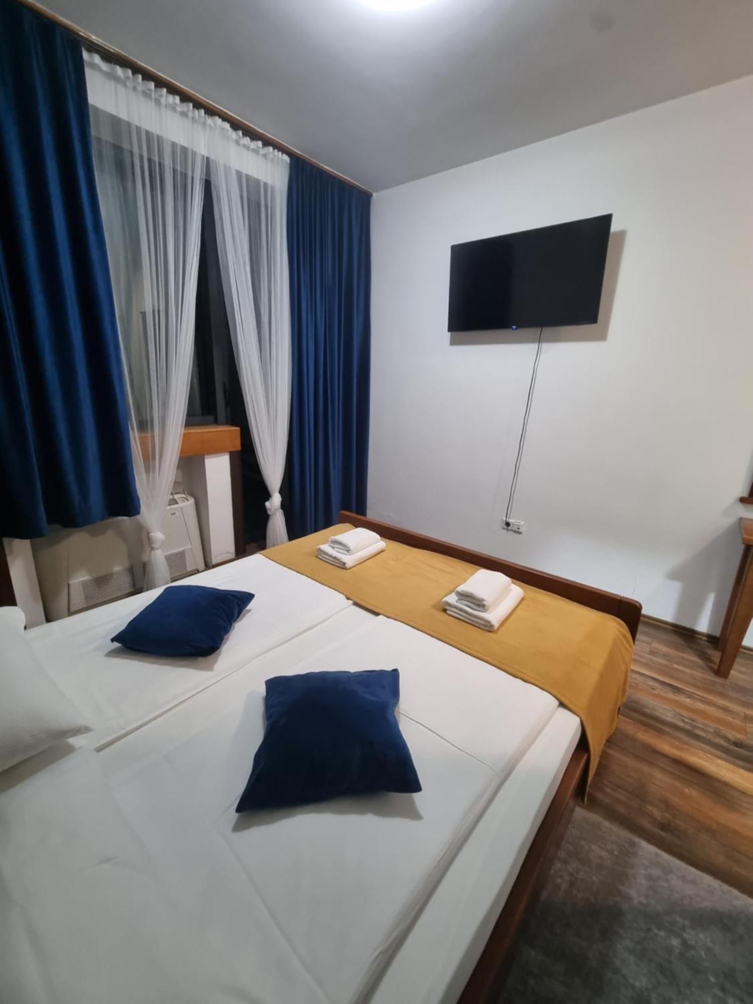 Hotel Paviljon Bihac Exterior photo