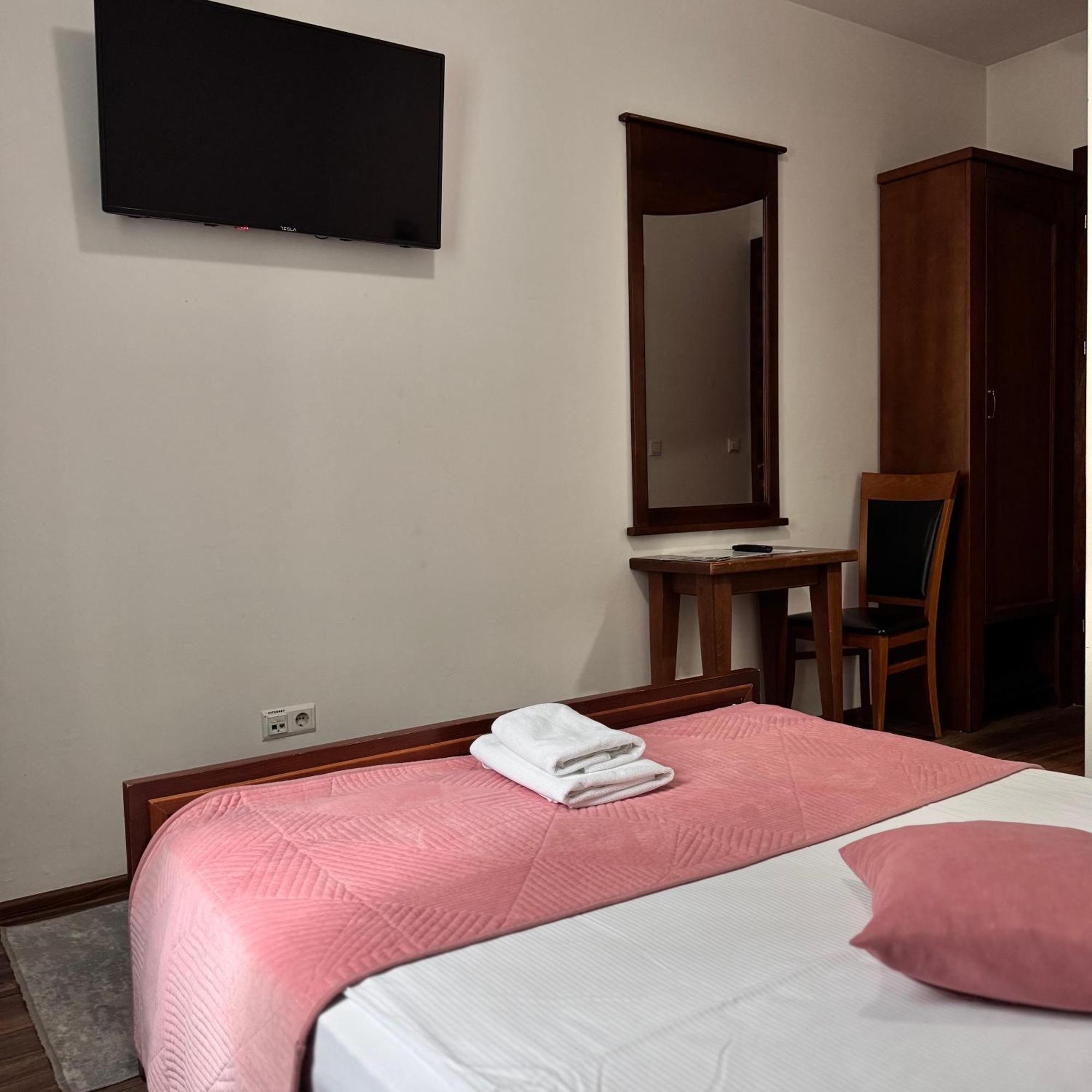 Hotel Paviljon Bihac Exterior photo