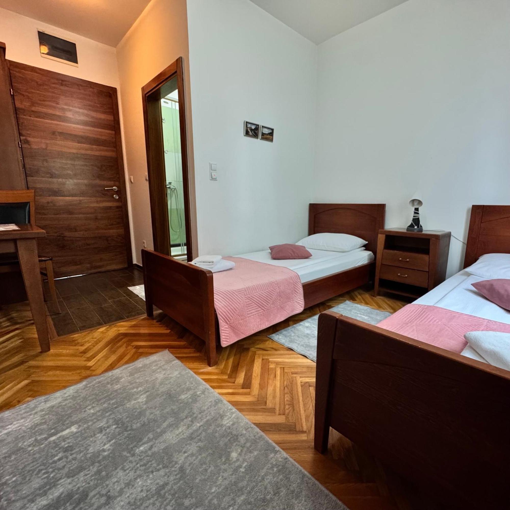 Hotel Paviljon Bihac Exterior photo