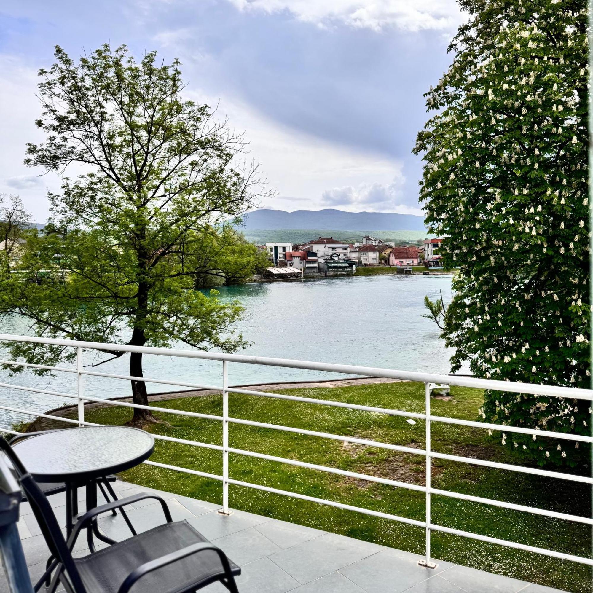 Hotel Paviljon Bihac Exterior photo