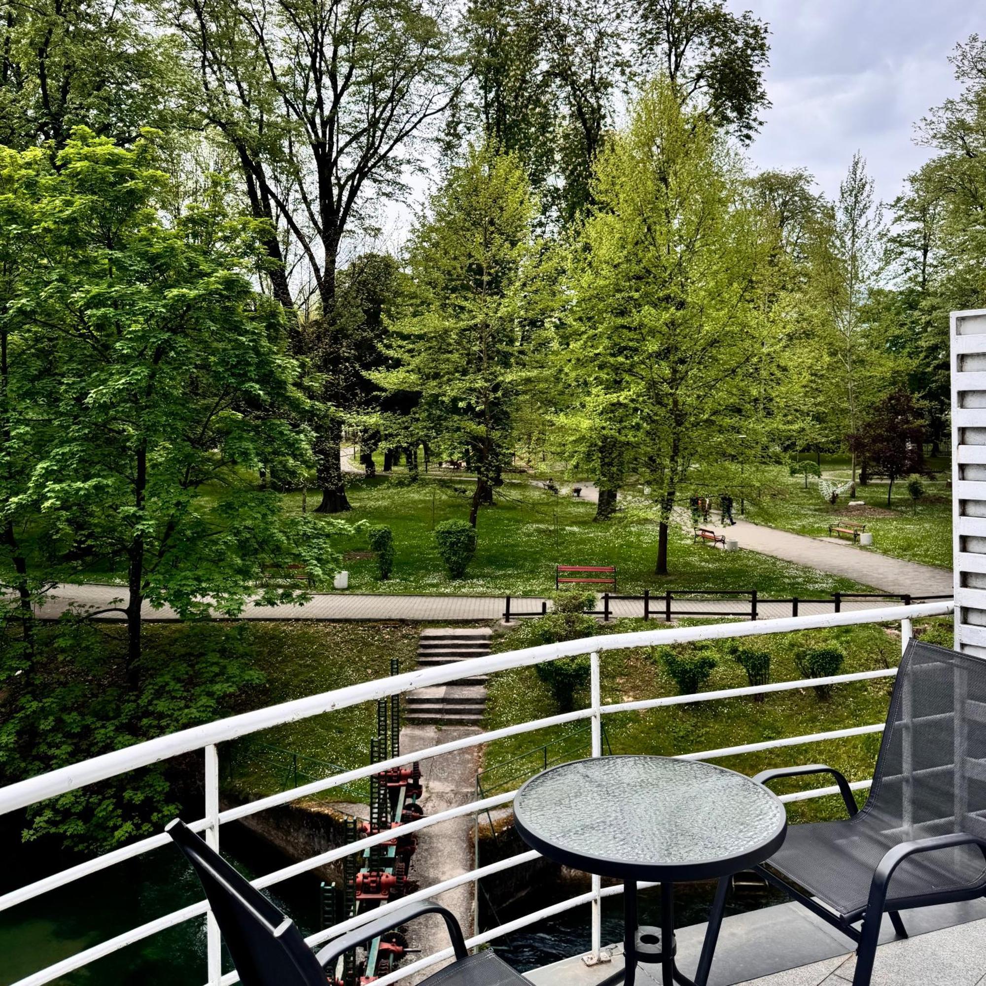 Hotel Paviljon Bihac Exterior photo